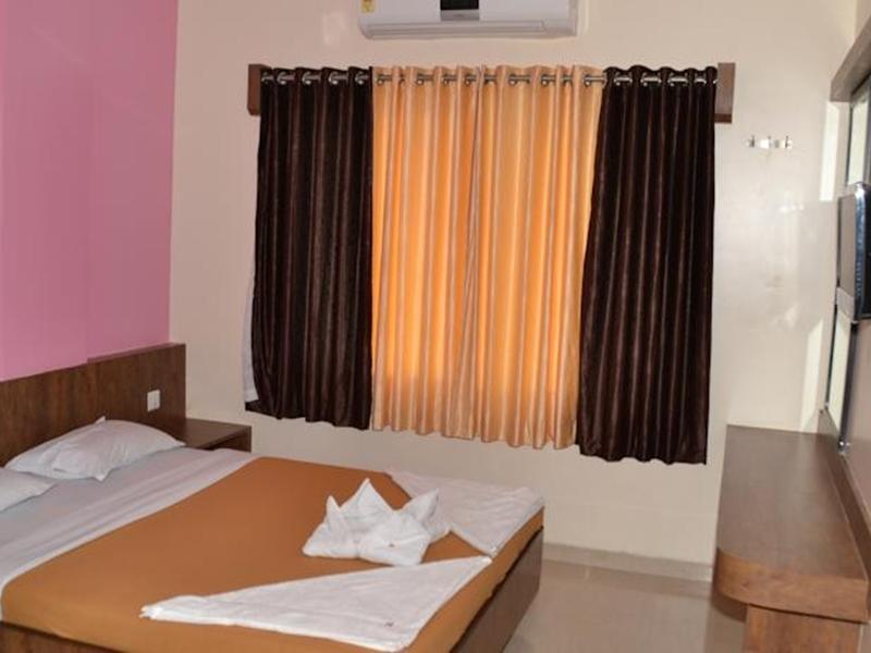 Oyo 4092 Hotel Sai Palkhi Shirdi Exterior photo